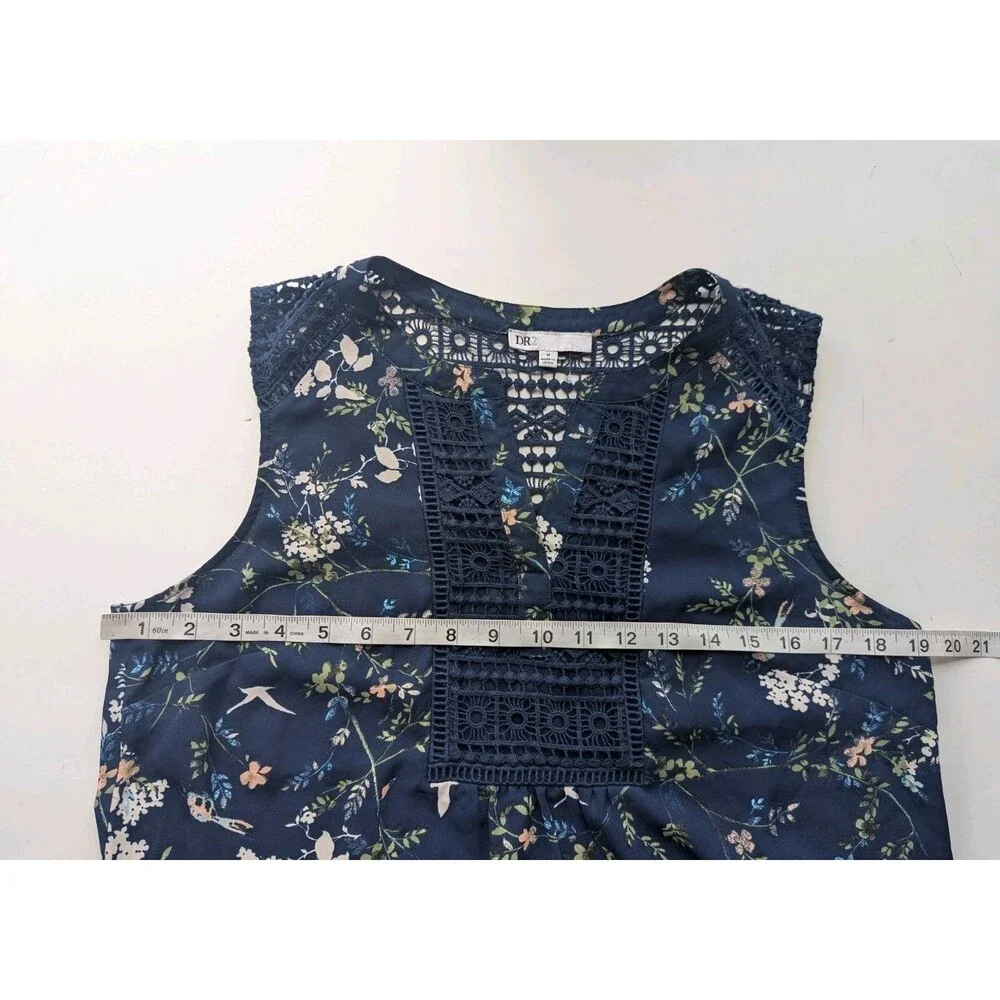 DR2 Tank Top Blouse Size М Womans Navy Blue Floral Sleeveless Crochet Trim - Picture 6 of 7